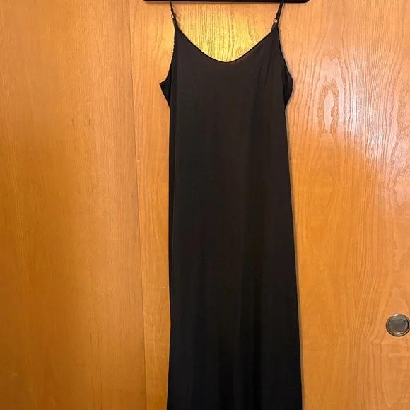 Vanity Fair Black Maxi Slip with Adjustable Spaghetti Straps-S (34) - Picture 1 of 7
